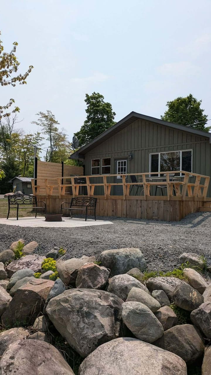 Aspen Lakehouse
@ Birchland Cottages - Ontario
