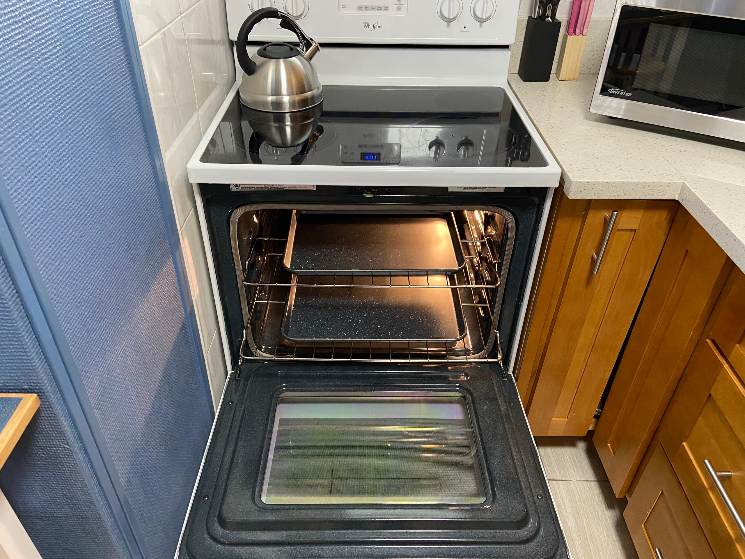 Wakiki condo near beach, kitchen, pool, sleeps 8 - Image 26