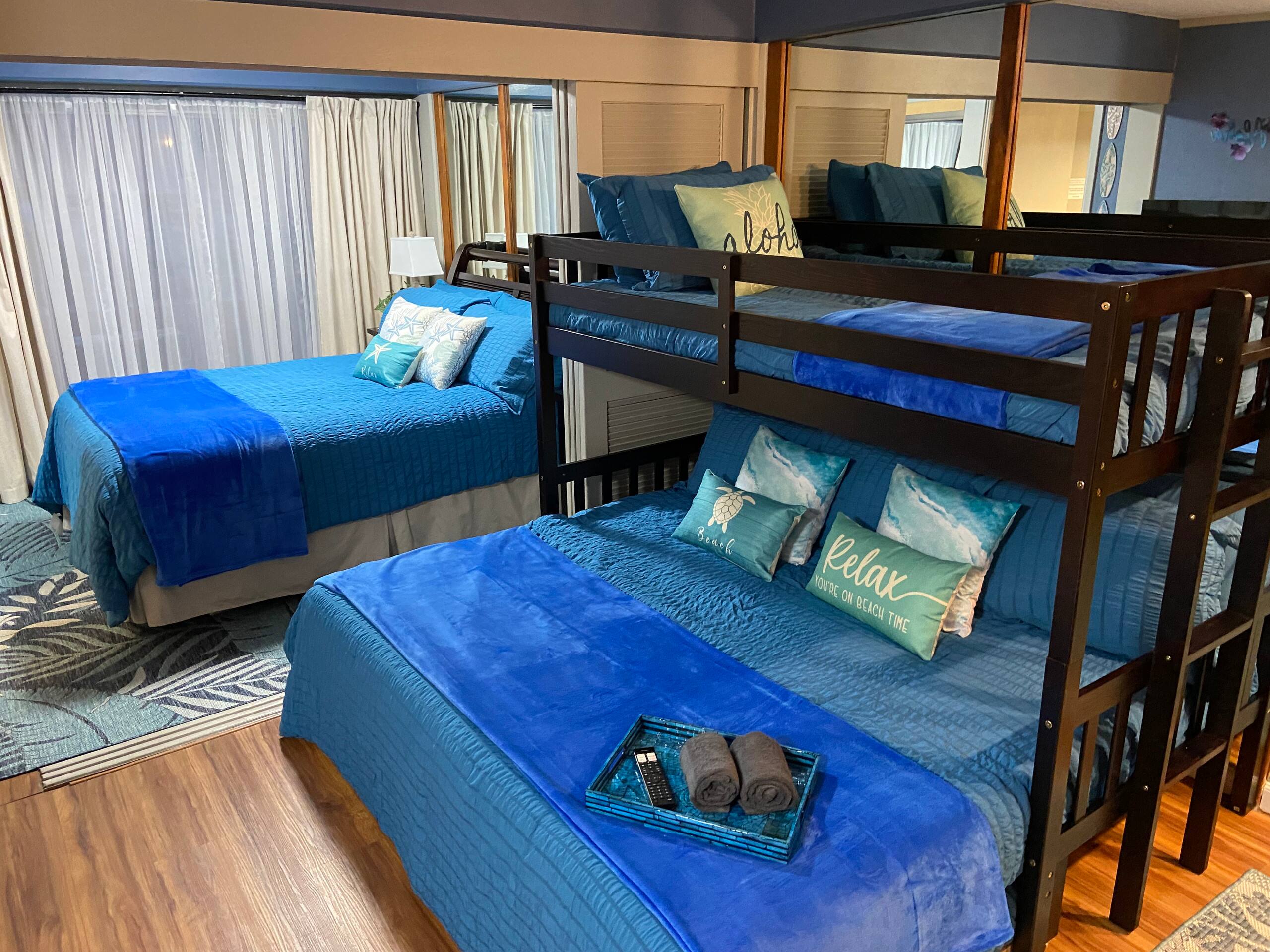 Wakiki condo near beach, kitchen, pool, sleeps 8 - Image 41