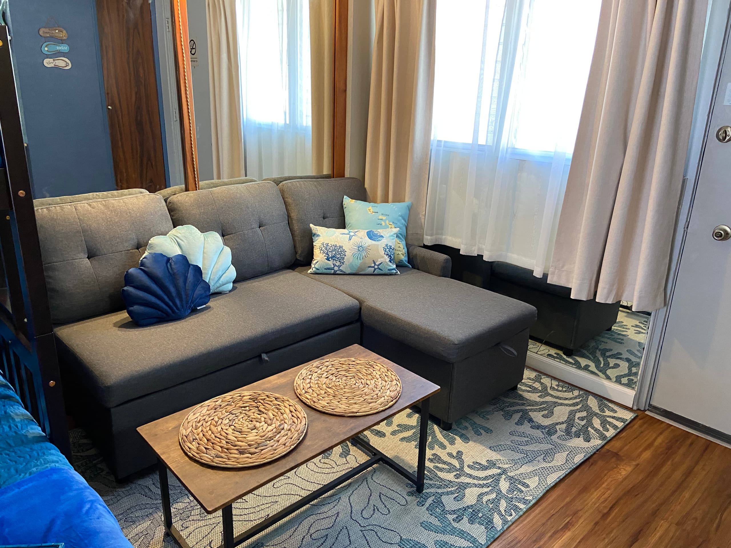 Wakiki condo near beach, kitchen, pool, sleeps 8 - Image 3