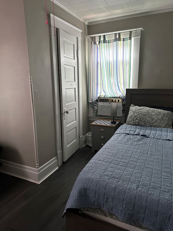Peaceful And Charming Apartment For Rent. - Niagara Falls, NY