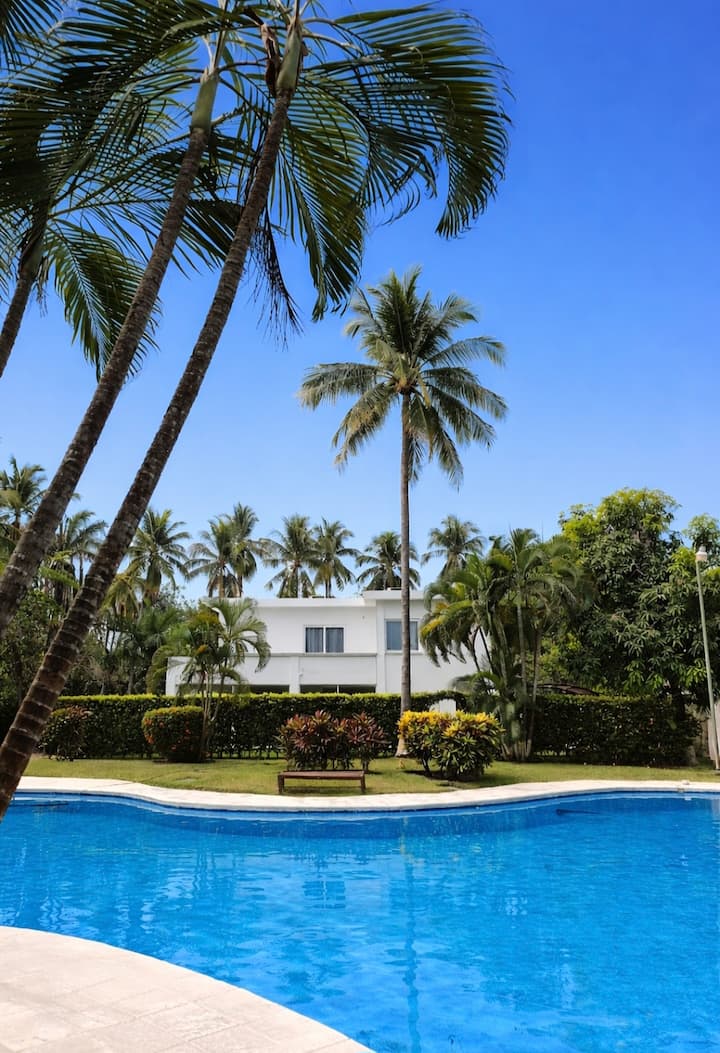 Villa Castro | Pool | Near Beach | 10 Guests - Puerto San José
