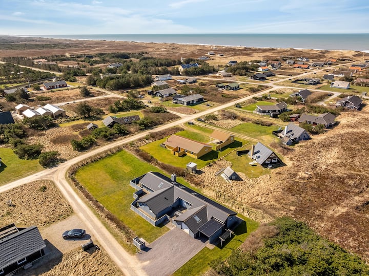 Renovated Holiday Home With 4 Bedrooms 800 Meters. - Denemarken