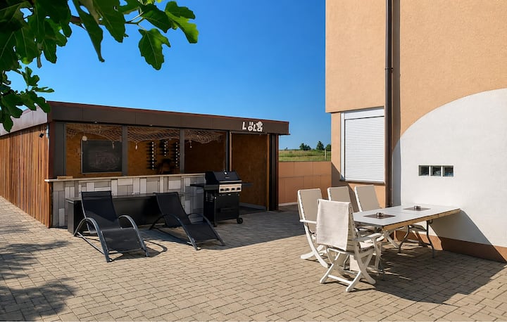 Lovely Apartment In Vrsi With Wifi - Nin