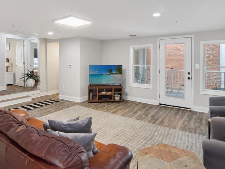 Luxury Downtown Frederick Condo - Frederick, MD