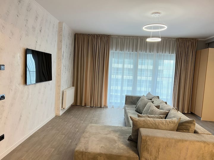 Beachfront | Pool On-site | Large Balcony - Constanța
