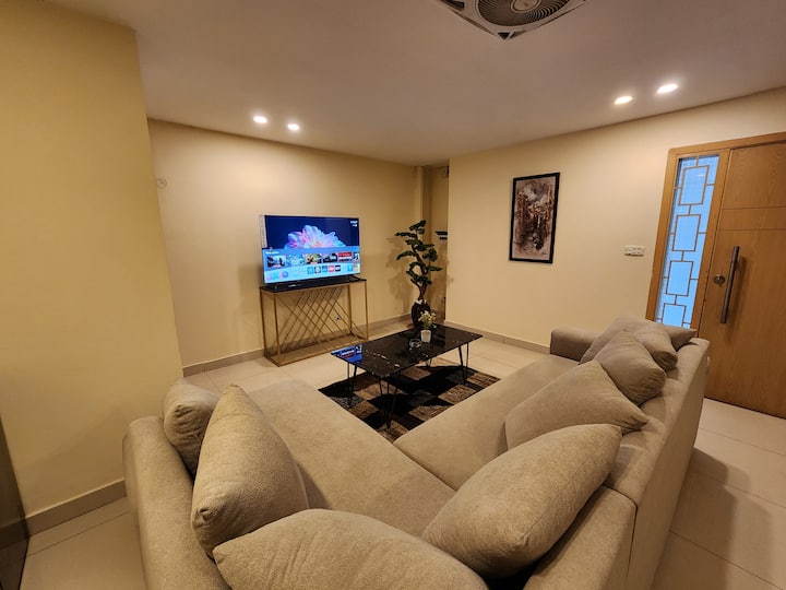 Velourlodge | 1bhk,netlflix |Pool, Gym&suana | Isb - Pakistan