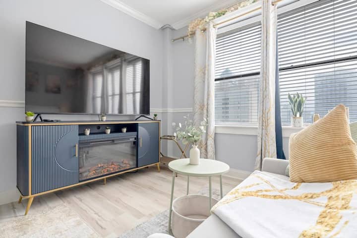 Downtown Luxe Studio | Designed For Extended Stays - Jacksonville, FL