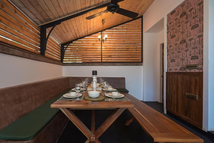 Dining area image 1