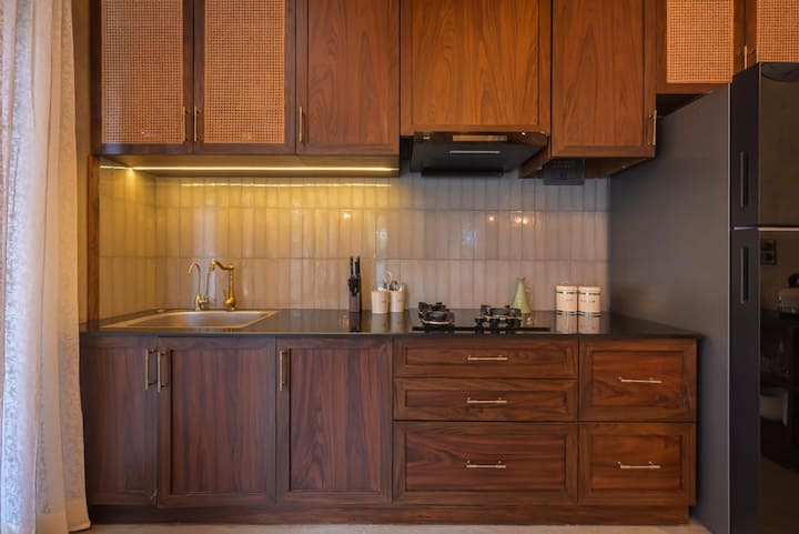 Full kitchen image 2