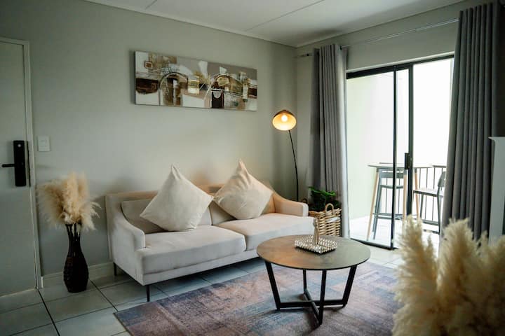 Elegant 2-bed Apartment In Gated Community - Edenvale