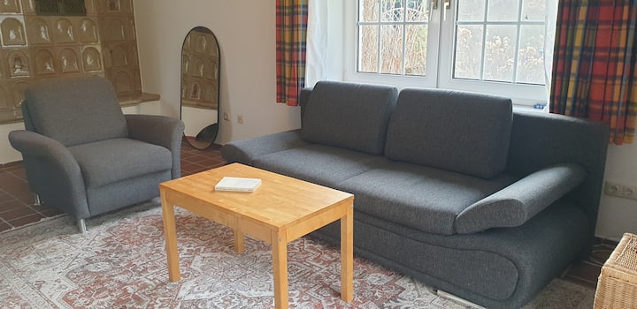 Dhomë ndenjjeje me divan krevat