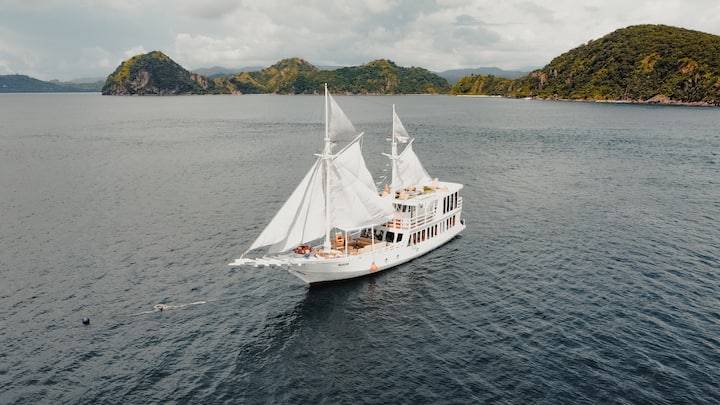Akassa Cruise - Komodo Liveaboard - Labuan Bajo