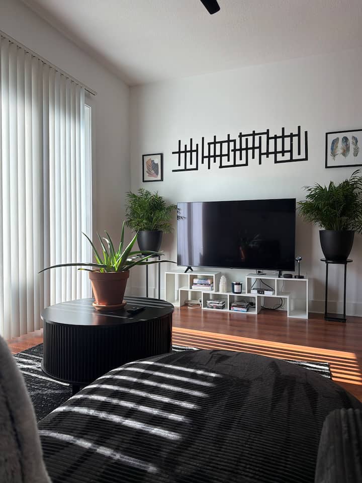 The Lindbergh Lounge | Modern Cozy Loft - Atlanta, GA