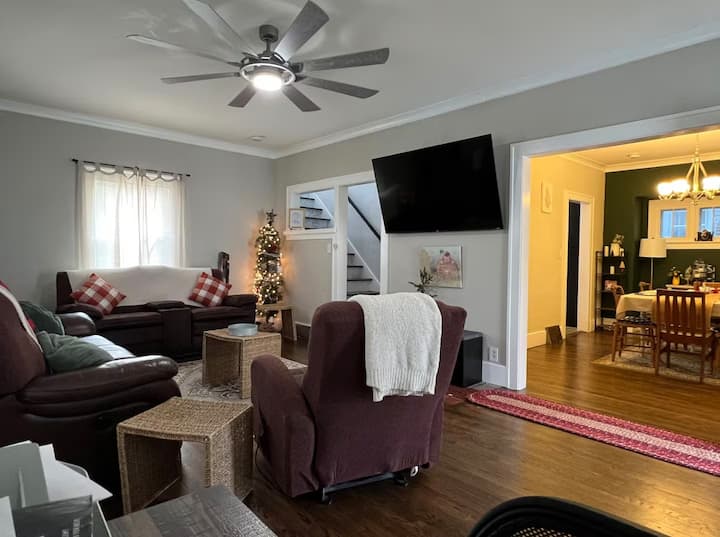 Pet-friendly Whole Home W/ Fenced Yard - Toledo, OH