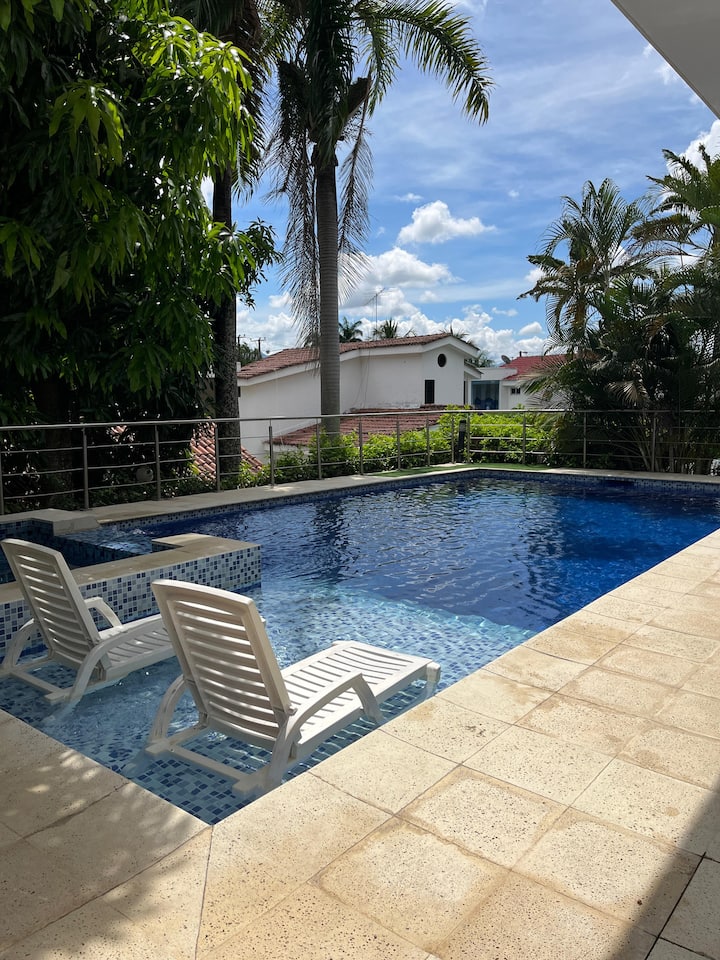 Casa Con Piscina Y Jacuzzi En Condominio Privado - Melgar