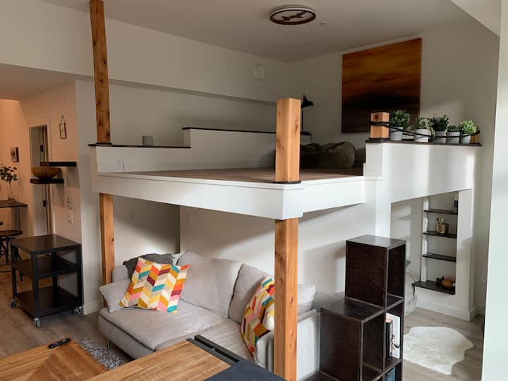 Cute, Cozy & Unique Micro-loft - New Westminster