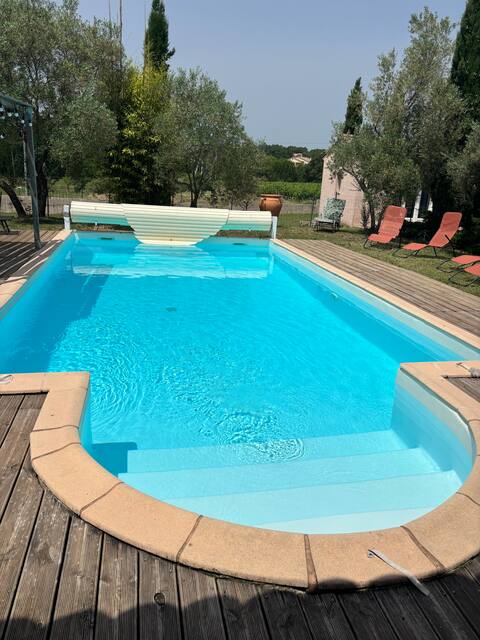 240 m2 villa for 2 to 15 people, heated pool