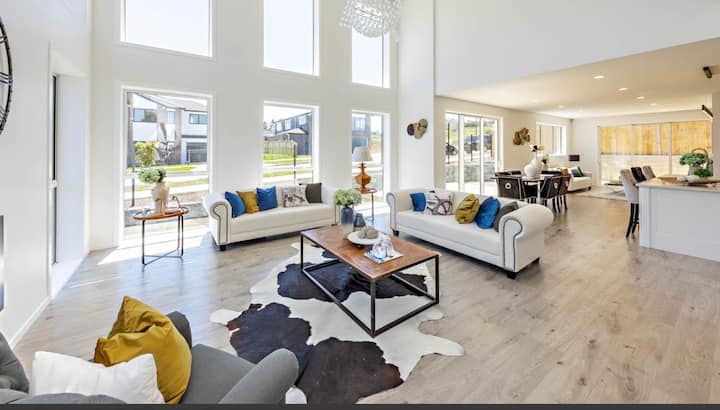 Luxury Two Storey Modern Home. - Beachlands