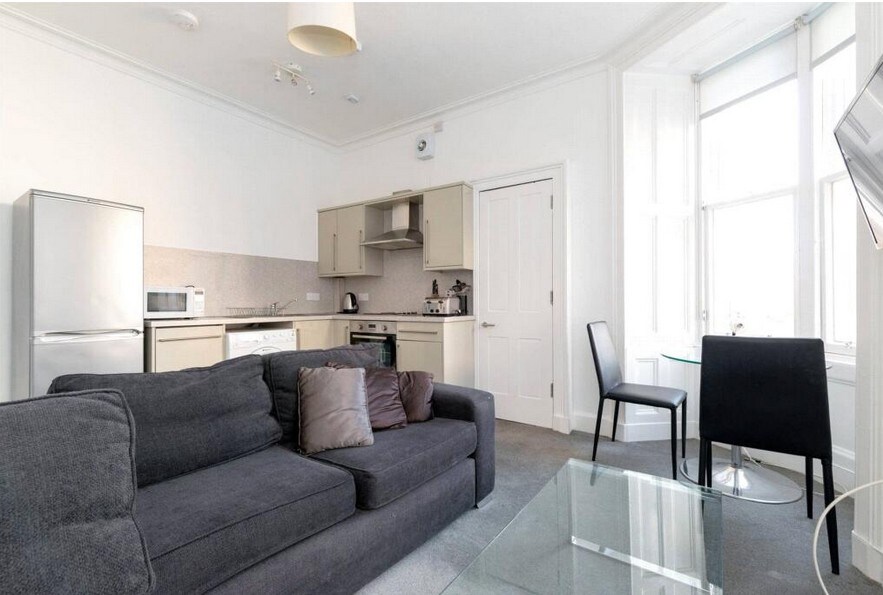 City Centre Stylish 2-Bedroom Apartment - Apartments for Rent in ...