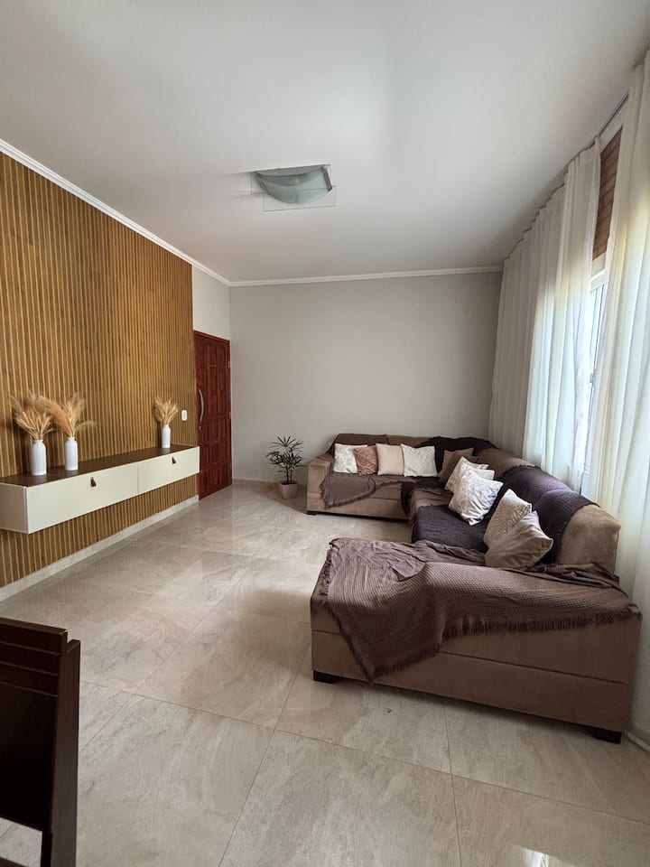 Casa Com Piscina Bairro Nobre Para Até 8 Pessoas - São Carlos