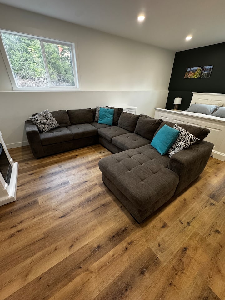 Bachelor Getaway Close To Lake, Trails & Dog Park - Blind Bay