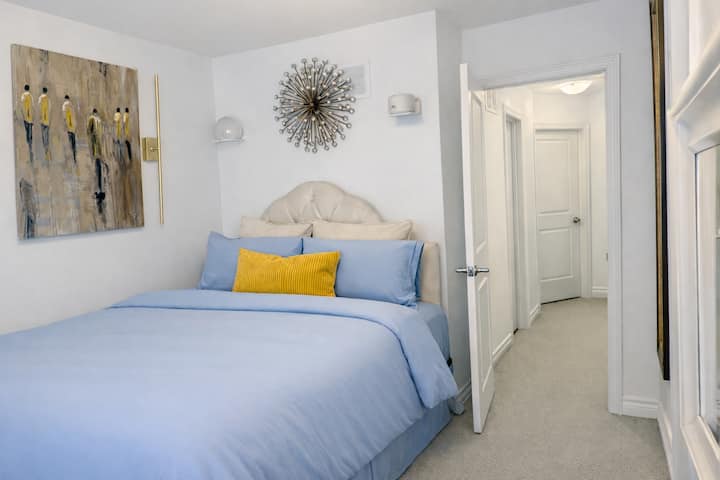 Sunburst Master Bedroom With Private Bath - Brantford