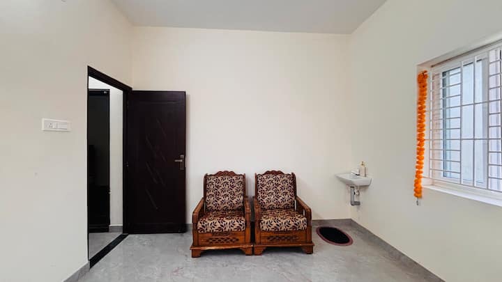 Ashley Homestay 2bhk–codissia, Airport, Tidel Park - 코임바토르