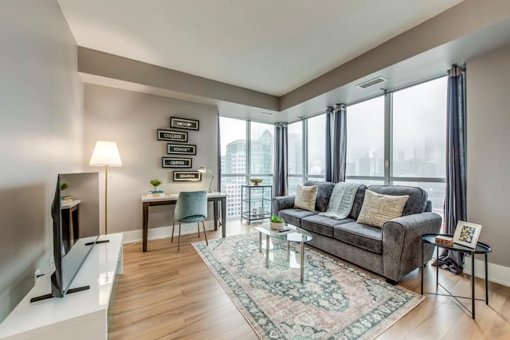 Newly Designed 1br Condo • Sleeps 4 • City Views - Toronto