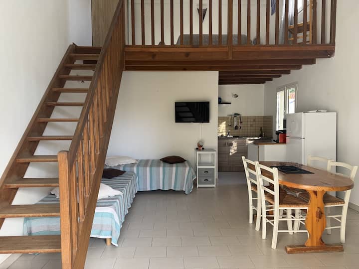 Petite Maison Dans Une Propriété Privée à Calvi - Calvi