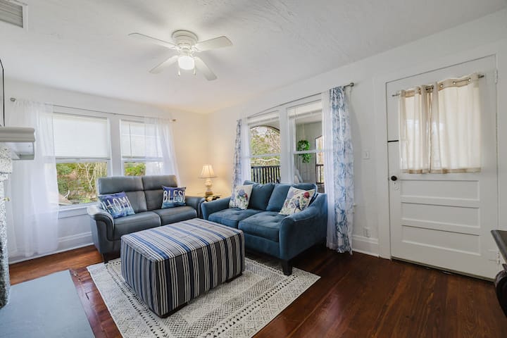 Simple, Clean Two Bedroom Apt Walk To Stetson (#1) - DeLand, FL