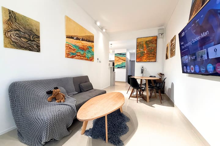 An Artist's Courtyard Apartment - Parramatta