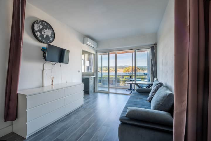 Studio 30m2 , Vue Lac Et Vue Mer Du Solarium - Fréjus