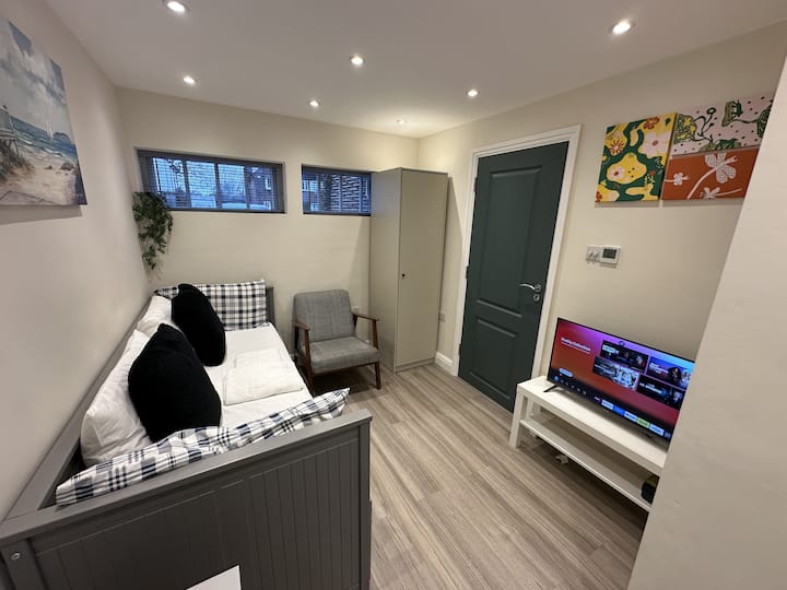 Cozy, Sunny, And Private Studio - Harrow