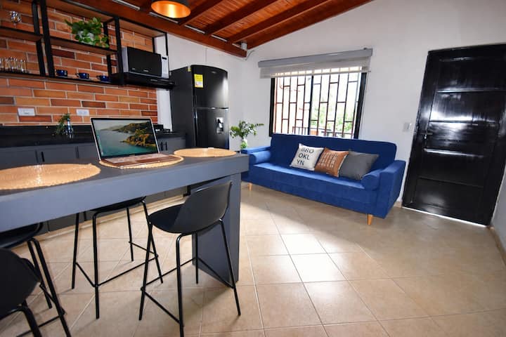 Urban House | 3br With Rooftop In Manila, Poblado - Medellín