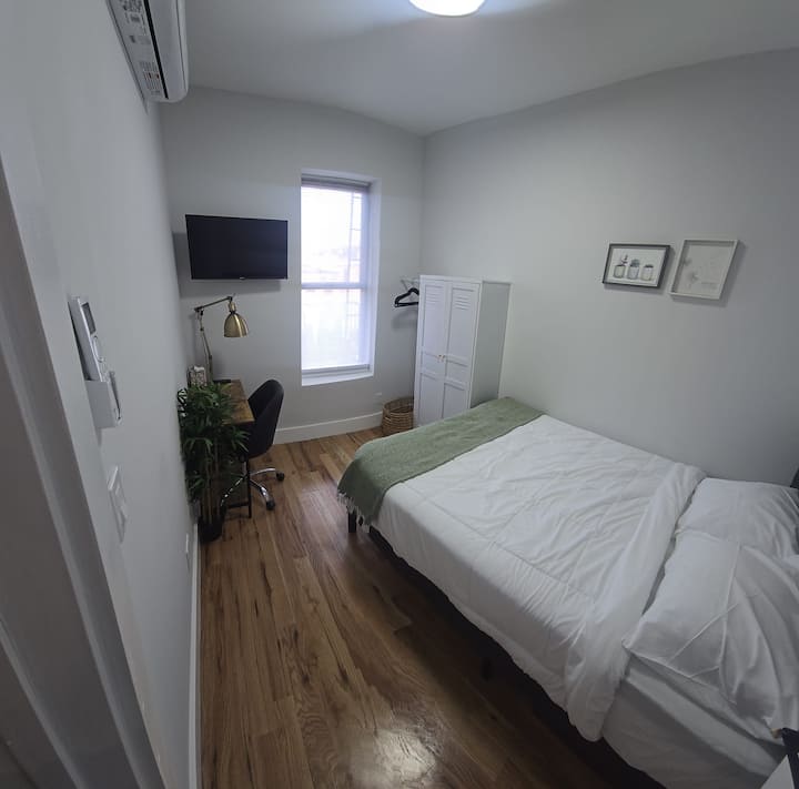Cozy Green Room w/W/D & Fast Wi-Fi Near Transit