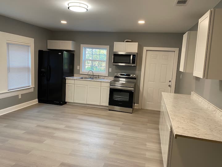 Corporate Mid-term Housing By Mercer And Downtown - Macon, GA