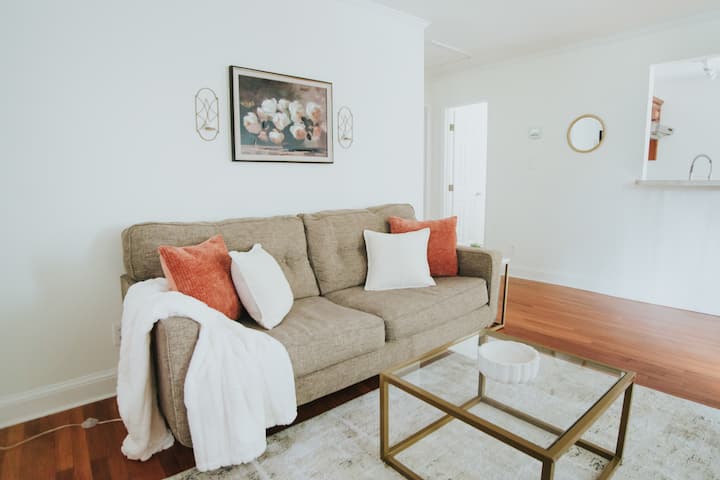 2 Miles To Downtown, Cozy Green Cottage 2 Br 1 Ba - Raleigh, NC