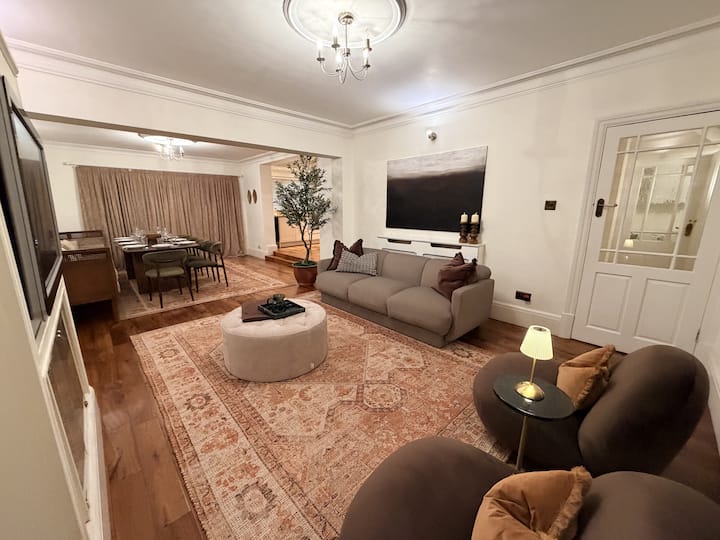 Whitewood House | 5-bed Boutique Home - London Luton Airport (LTN)