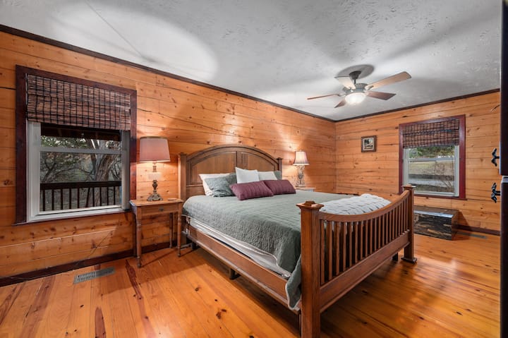 Downstairs master bedroom. King bed with ensuite bathroom. Plenty of space, small walk in closet and two cabinets available for clothes and storage. 