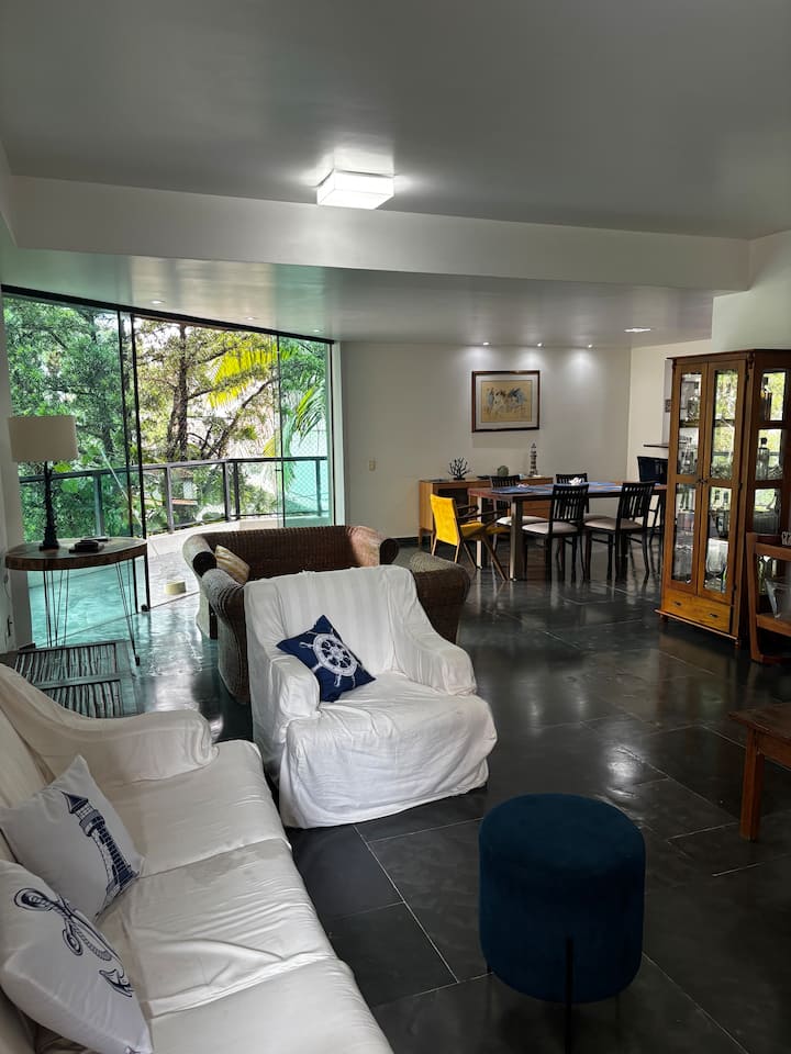 Apartamento A 200m Da Praia Em óTima Localização - Guarujá