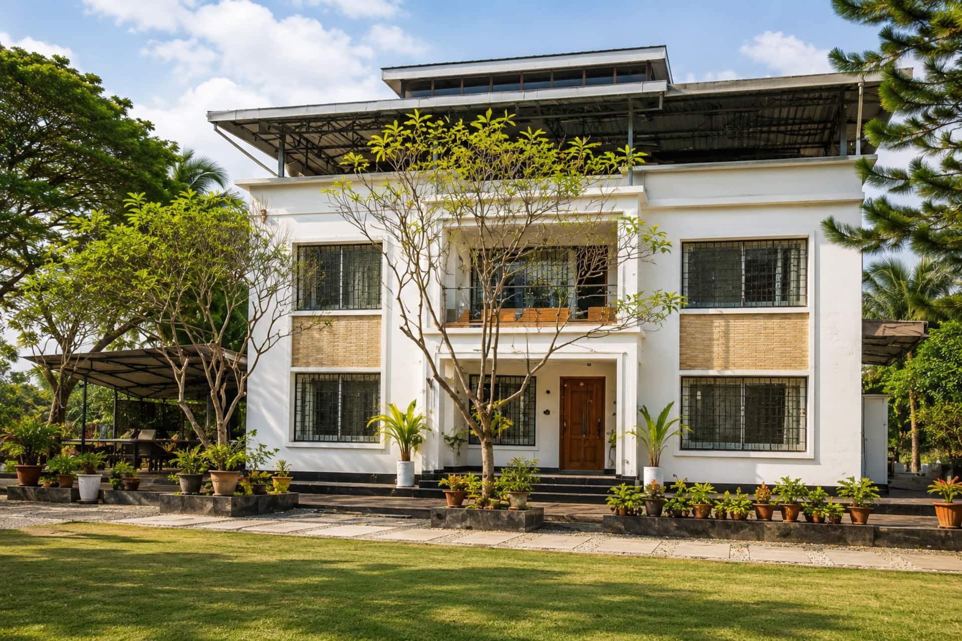 “Maya”A Perfect Stopover Premium 2BHK/ Pvt Parking
