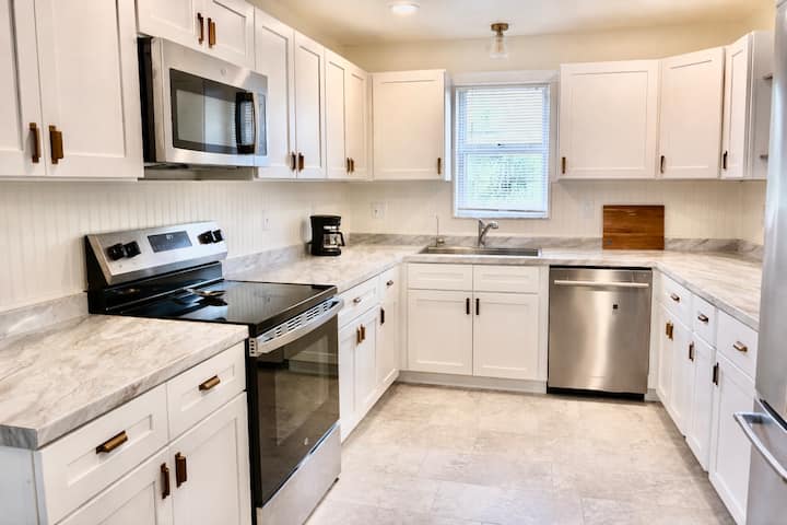 Quiet Coastal Home • 20 Min To Beach - Port St. Lucie, FL