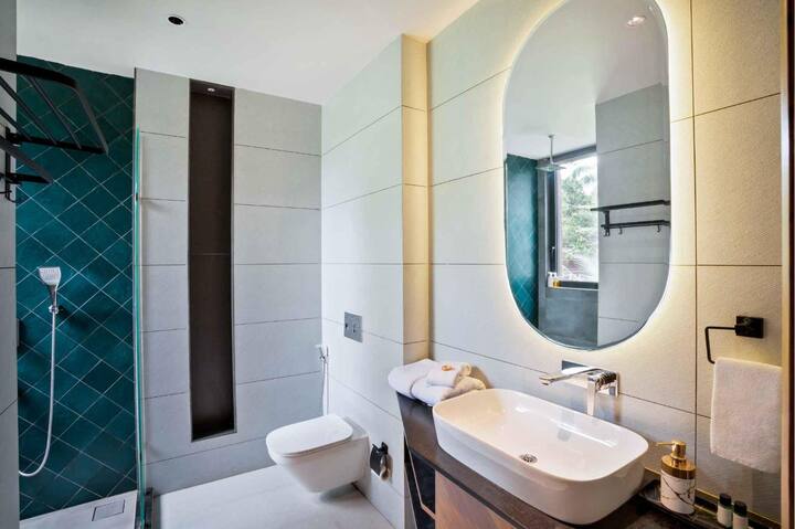 Full bathroom 1 image 1