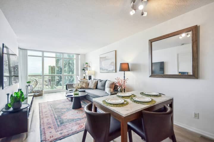 Luxury 2bd Condo  Harbour Front  Sky Line Views - Toronto