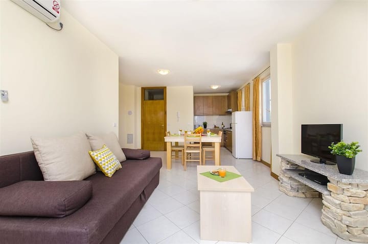 Apartment Mare 04 - Ta Leut Agency - Privlaka