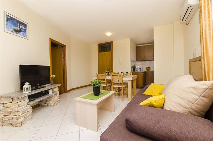 Apartment Mare 06 - Ta Leut Agency - Privlaka
