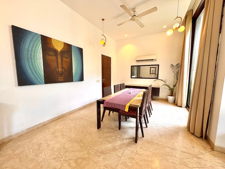 Airy and open dining area with abundant daylight and comfortable seating.