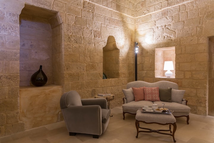 Private 9-room 5-star 17th Century Castle Retreat - Torre San Giovanni