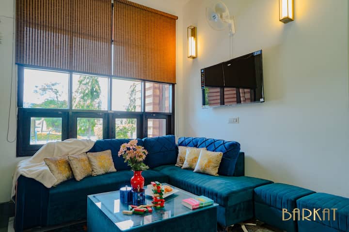 Barkat Villa – Luxury 4bhk Private Pool Stay Delhi - Delhi